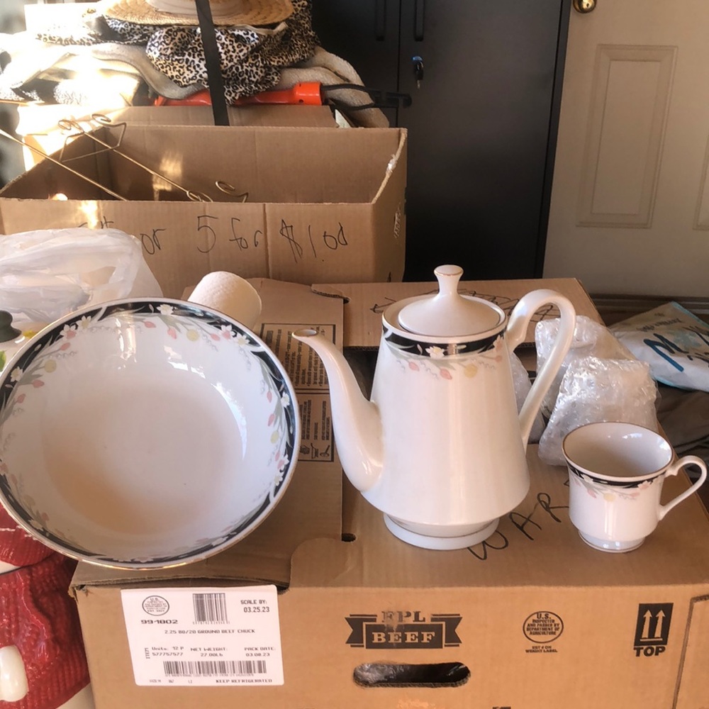 Crown among fine china rally set